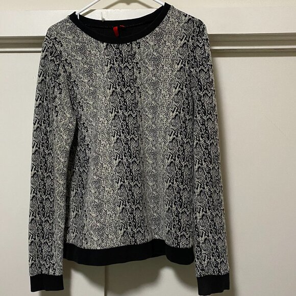 5148 snakeskin design, sweatshirt, w/black trim, size M - Picture 1 of 10